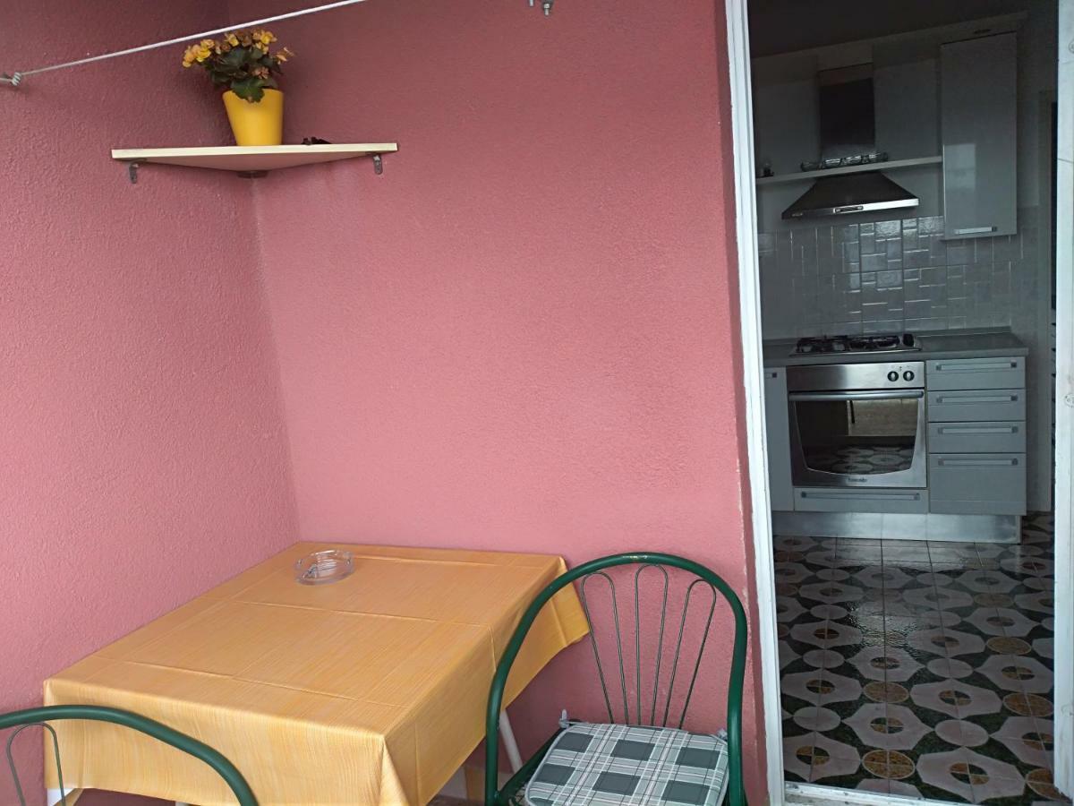 Apartments Pericic ポドストラナ エクステリア 写真